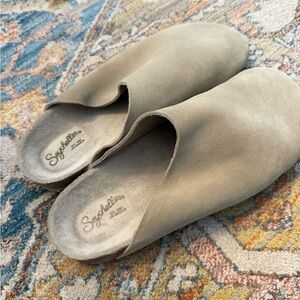 Seychelles Taupe Suede clogs